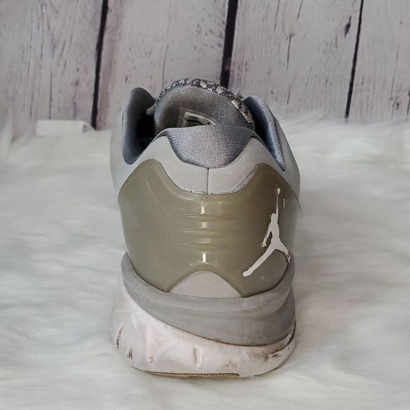 Jordan's Mens Trainer RIGHT SHOE ONLY Gray Wolf Color Mens 11.5 Amputee - Picture 9 of 16